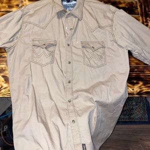 Mens large wrangler retro button down snaps shirt it’s practically brand new